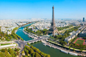 Eiffeltårnet med Paris skyline